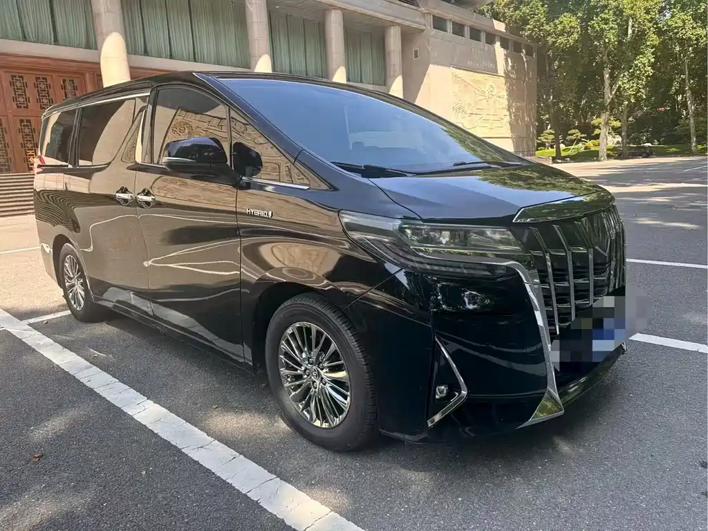 Toyota Alphard — фото 9
