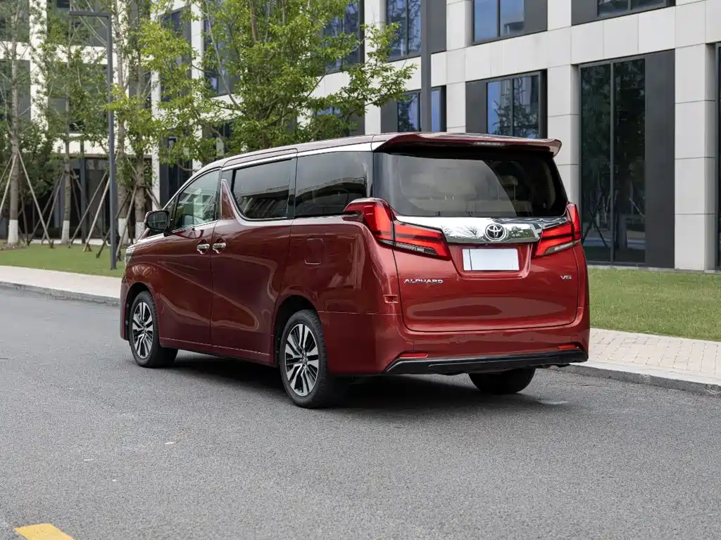 Toyota Alphard — фото 6