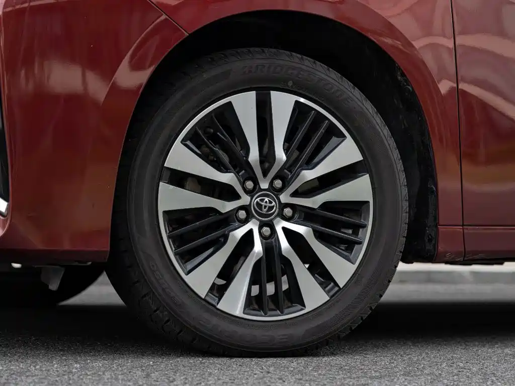 Toyota Alphard — фото 8