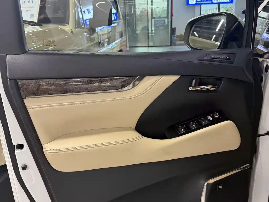 Toyota Vellfire — фото 13