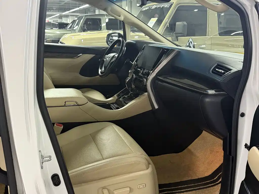 Toyota Vellfire — фото 14