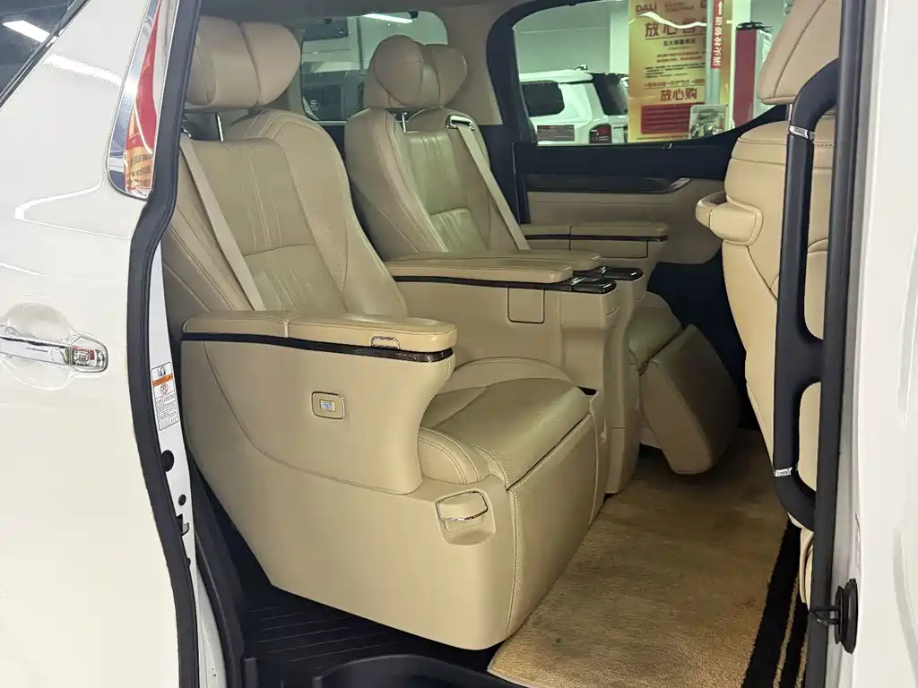 Toyota Vellfire — фото 18