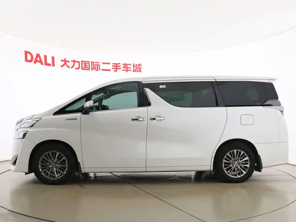 Toyota Vellfire — фото 3