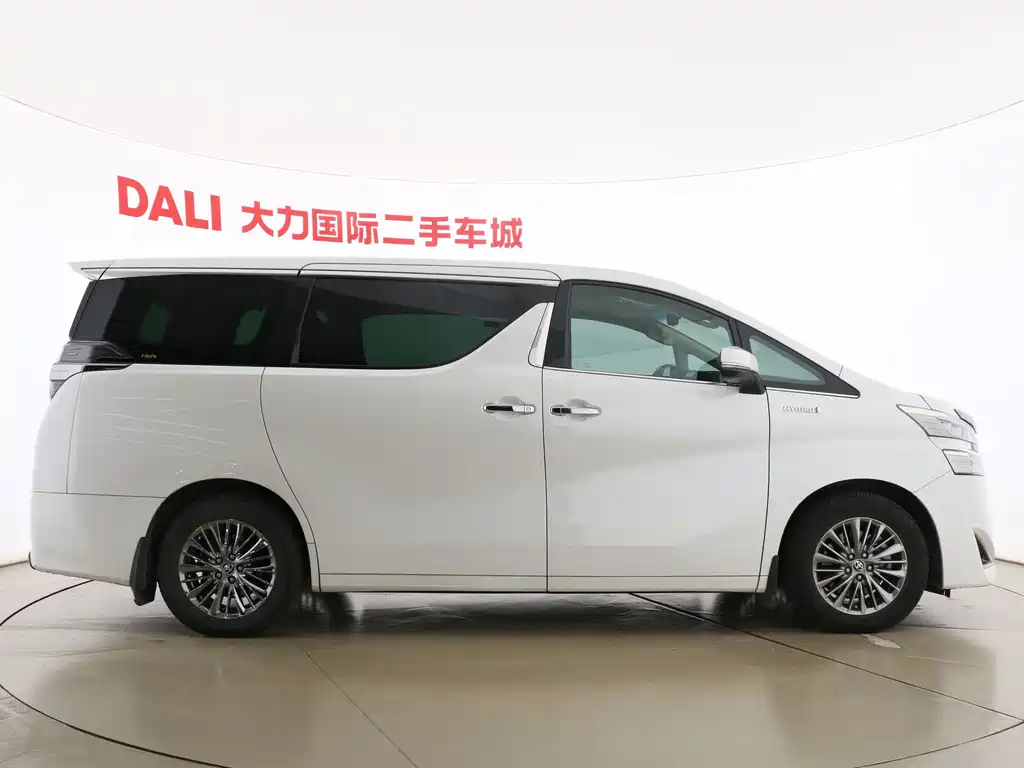 Toyota Vellfire — фото 4