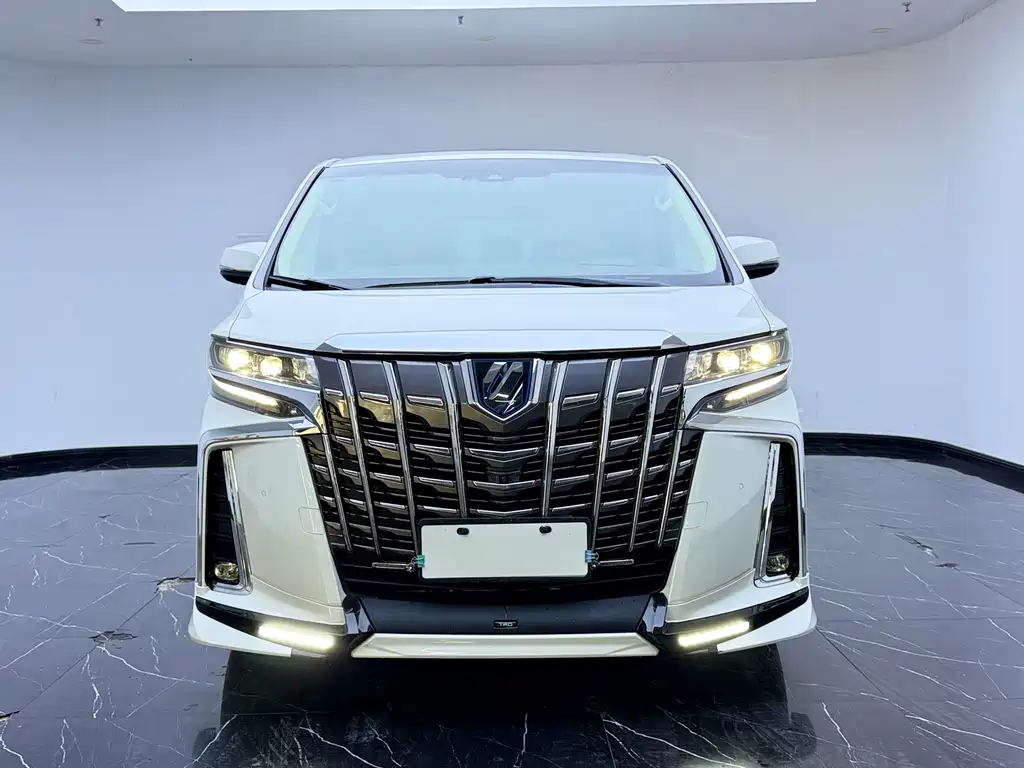 Toyota Alphard — фото 2