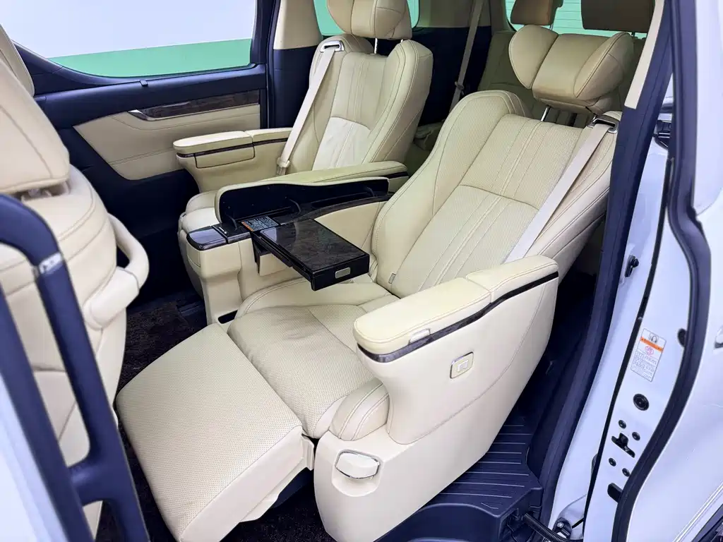 Toyota Alphard — фото 13