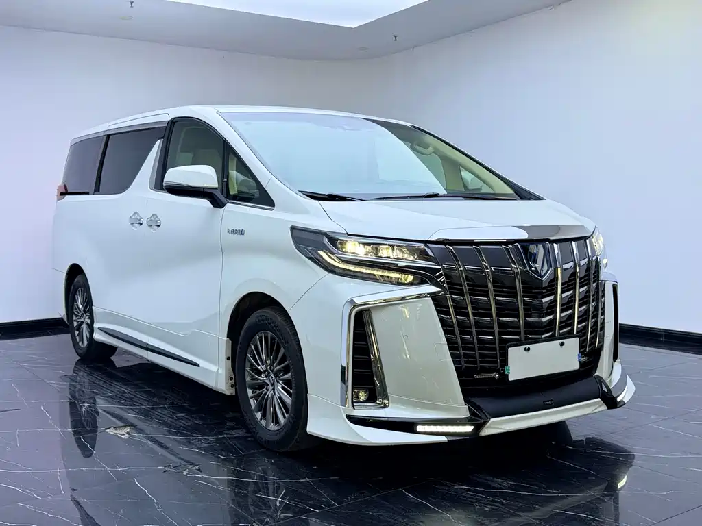 Toyota Alphard — фото 3
