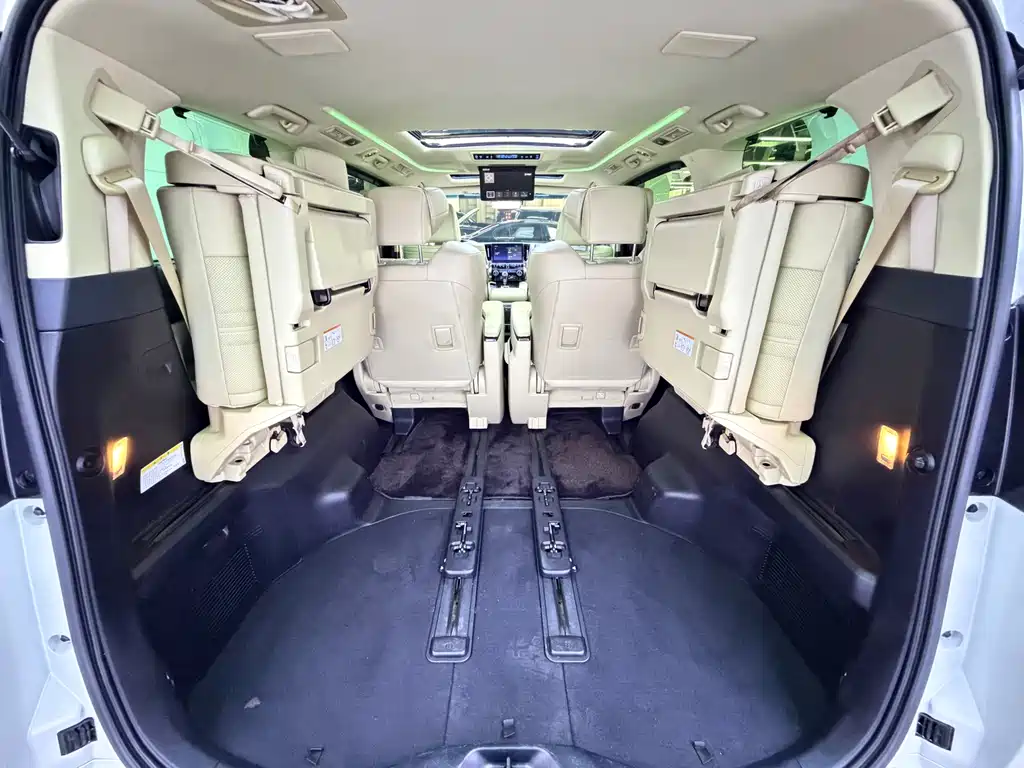 Toyota Alphard — фото 22