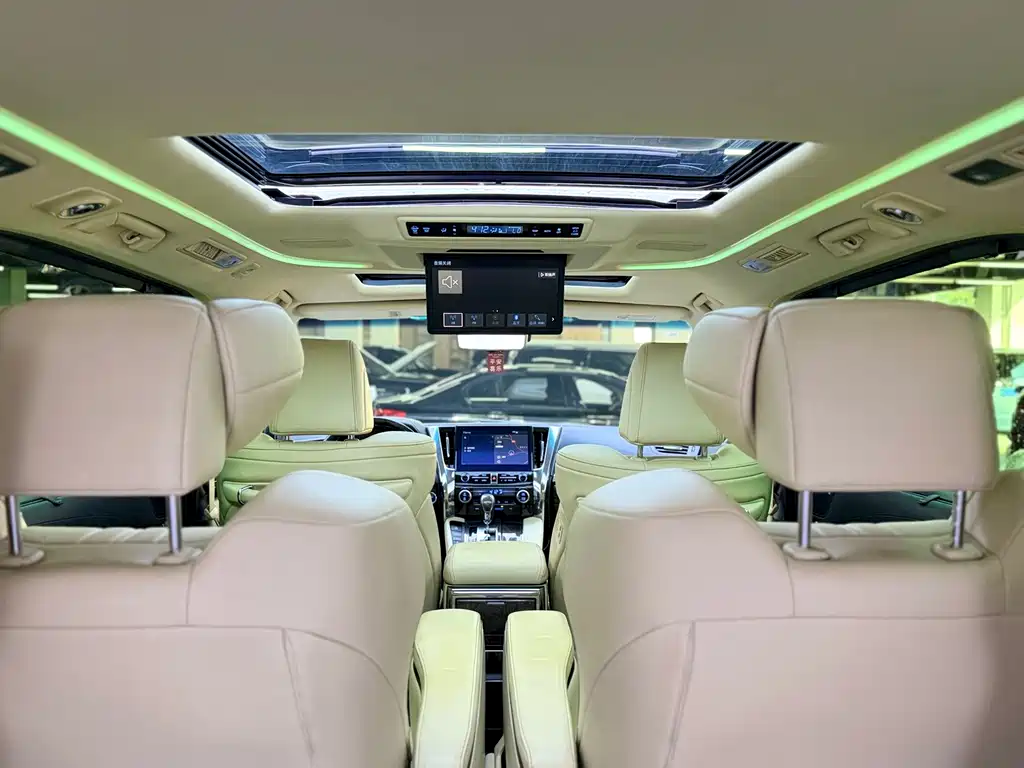 Toyota Alphard — фото 23