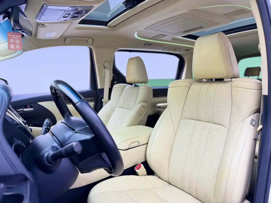 Toyota Alphard — фото 4