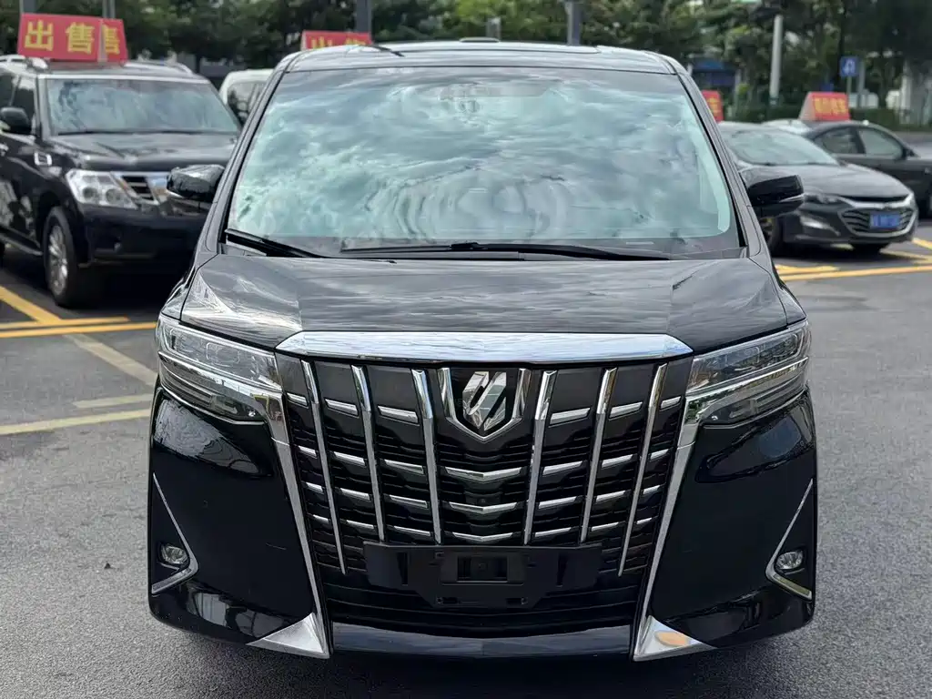 Toyota Alphard — фото 2