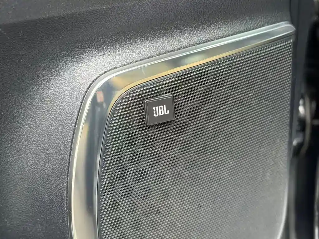 Toyota Alphard — фото 3