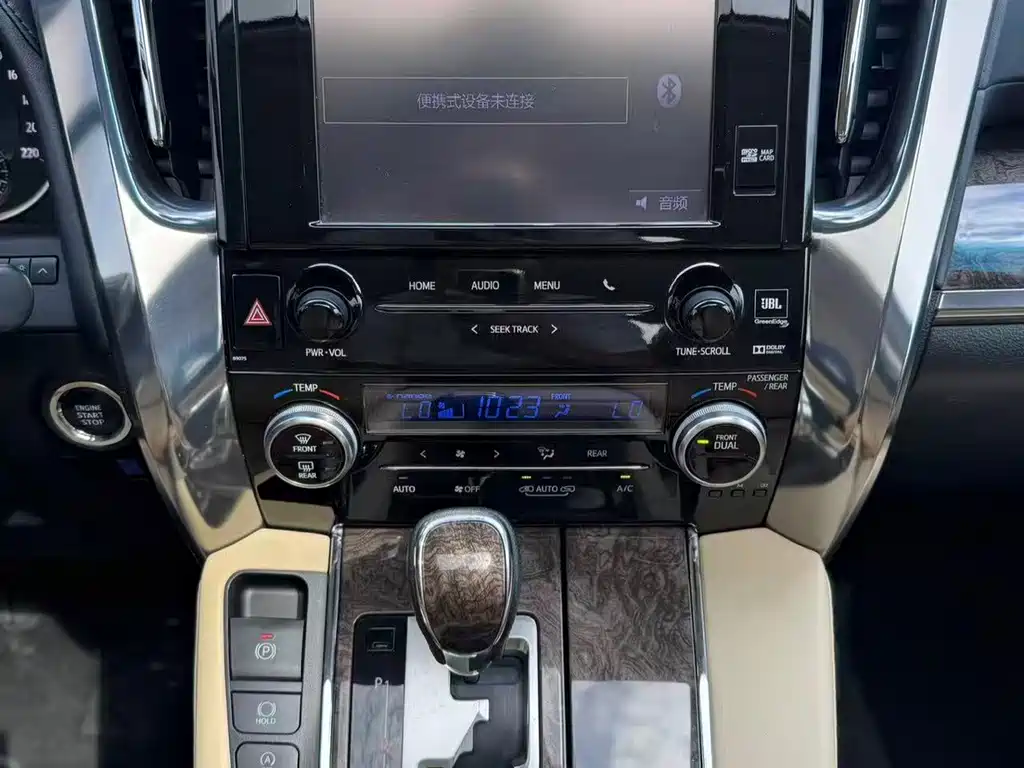 Toyota Alphard — фото 7