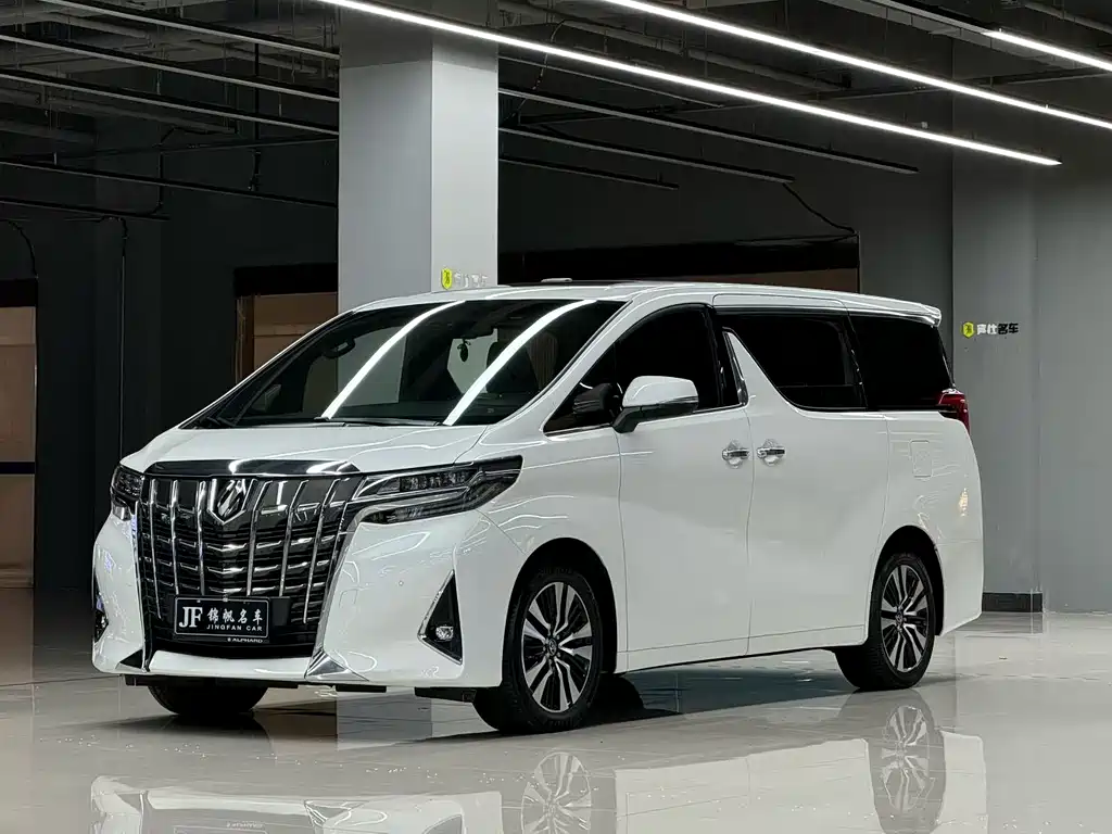 Toyota Alphard — фото 2