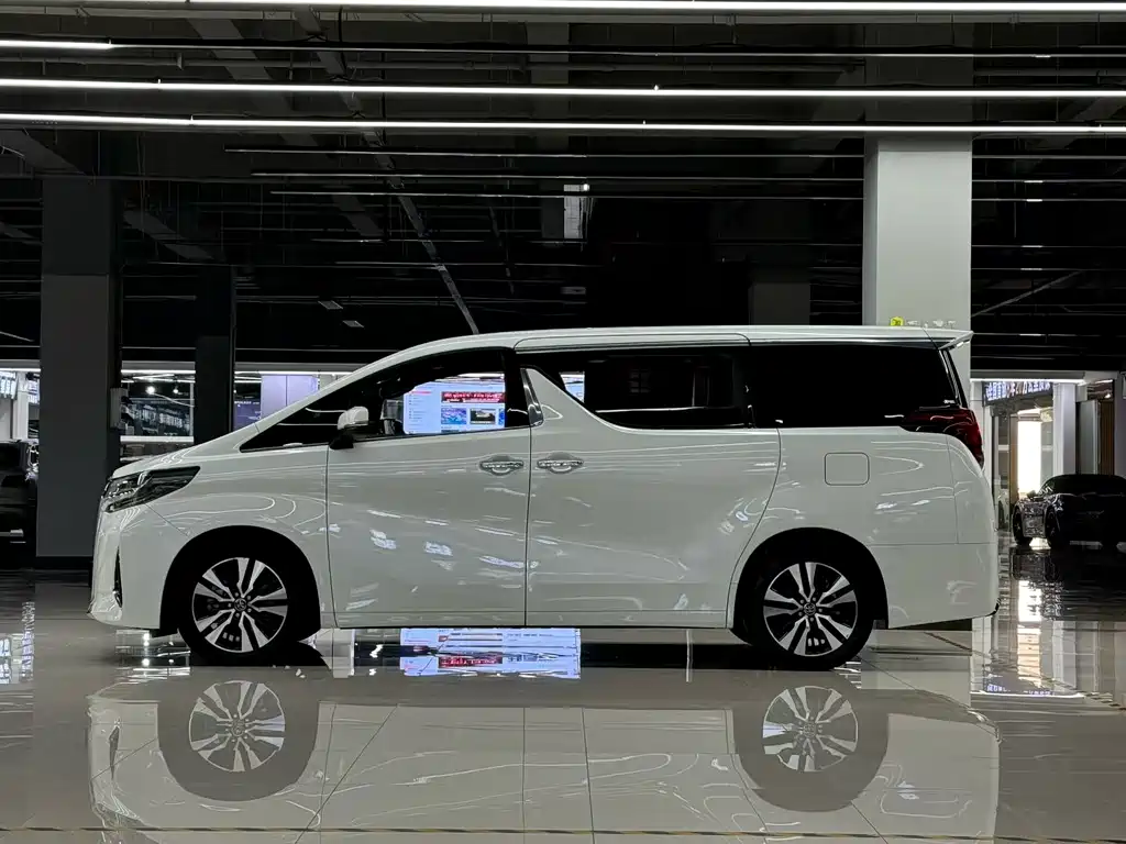 Toyota Alphard — фото 3