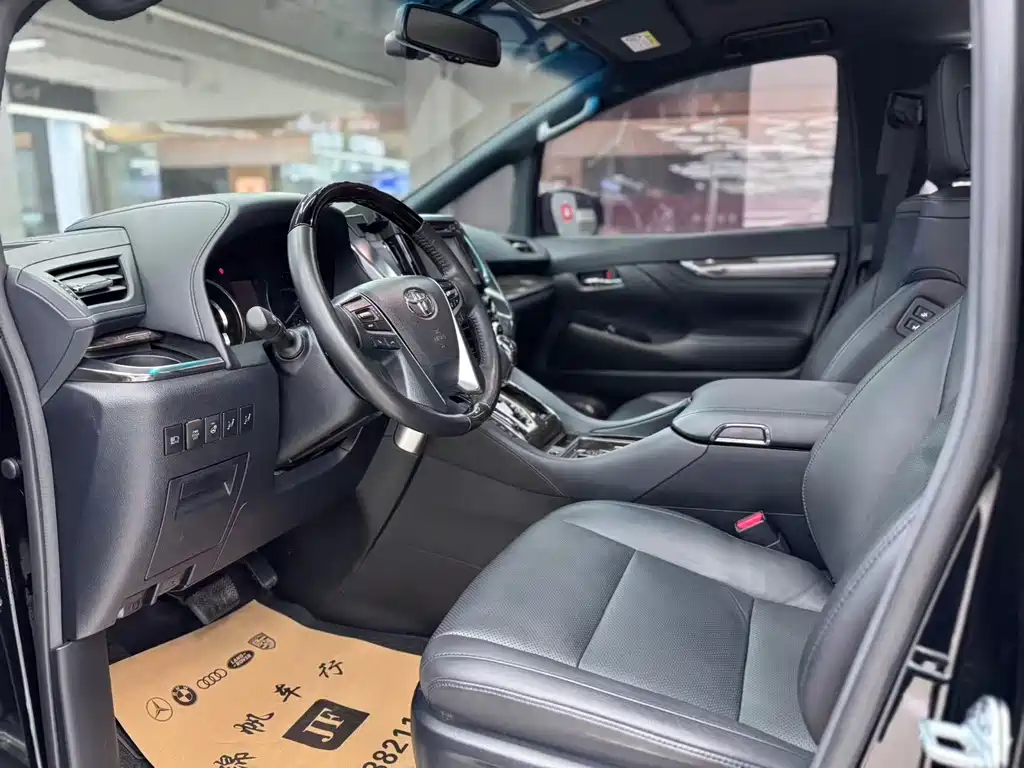 Toyota Alphard — фото 7