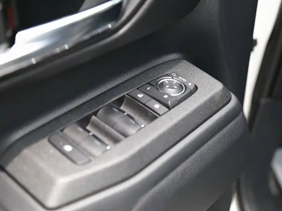 Toyota Prado — фото 11