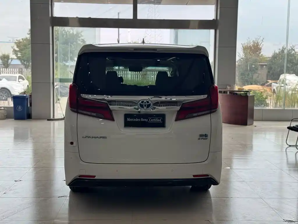 Toyota Alphard — фото 5