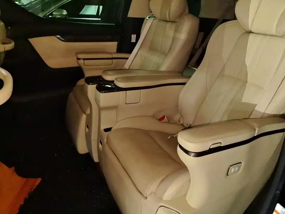 Toyota Vellfire — фото 3