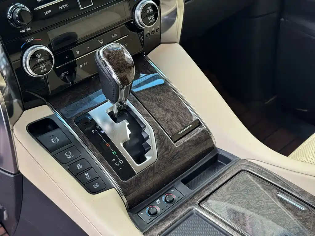 Toyota Vellfire — фото 14