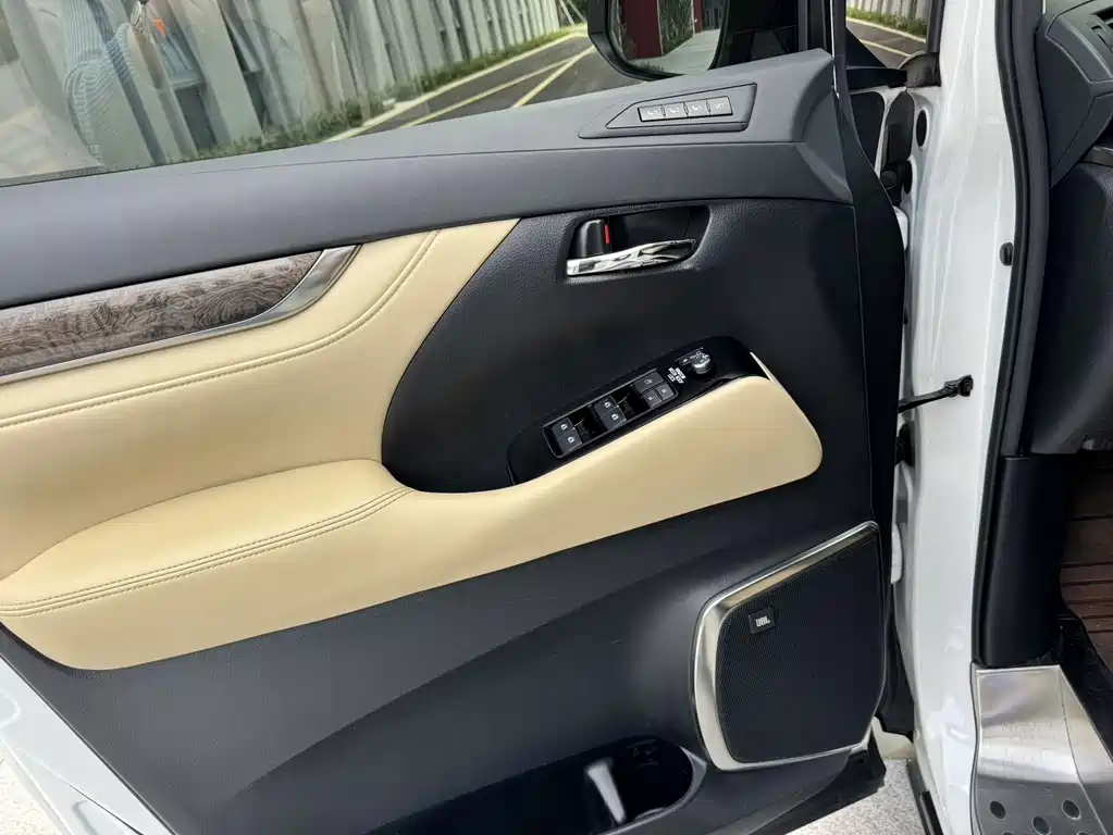 Toyota Vellfire — фото 15