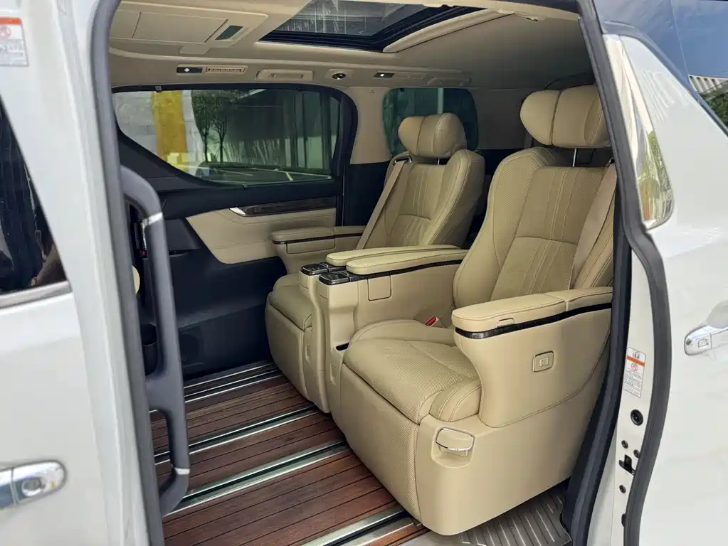 Toyota Vellfire — фото 16