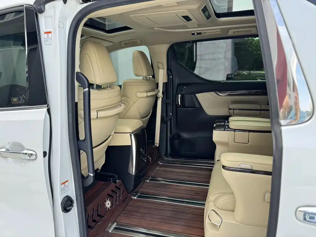 Toyota Vellfire — фото 17
