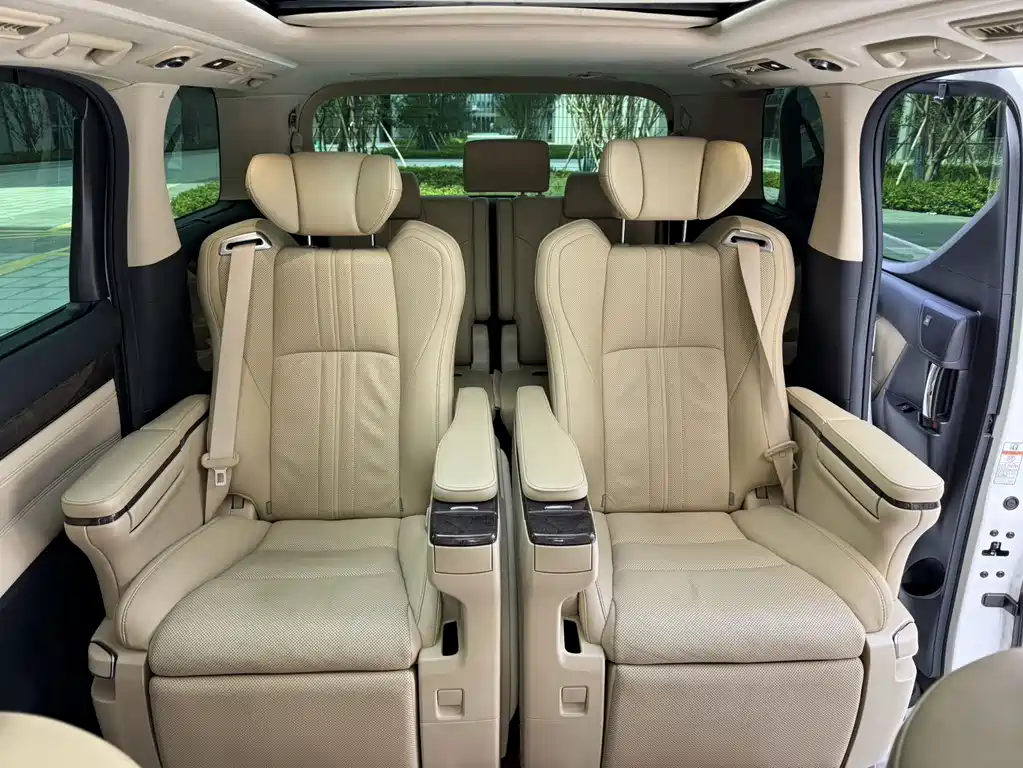 Toyota Vellfire — фото 18