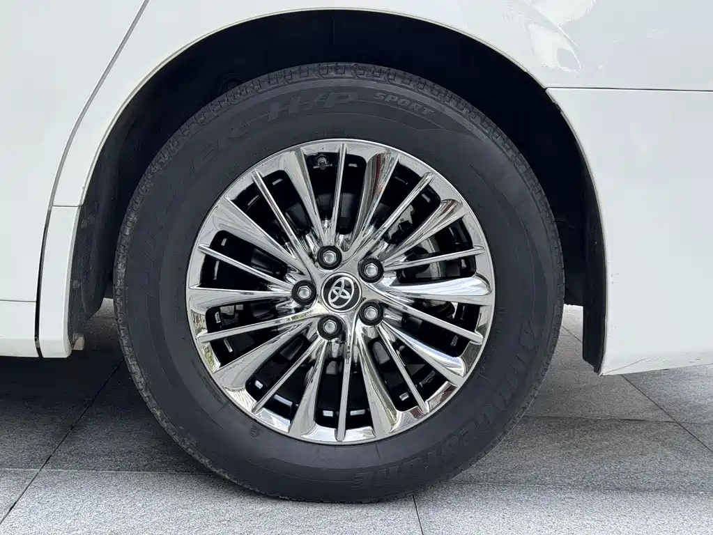 Toyota Vellfire — фото 25