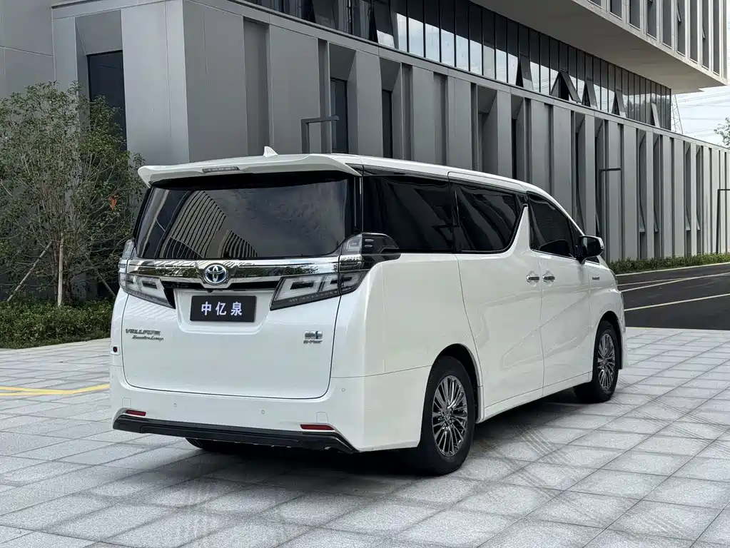 Toyota Vellfire — фото 5