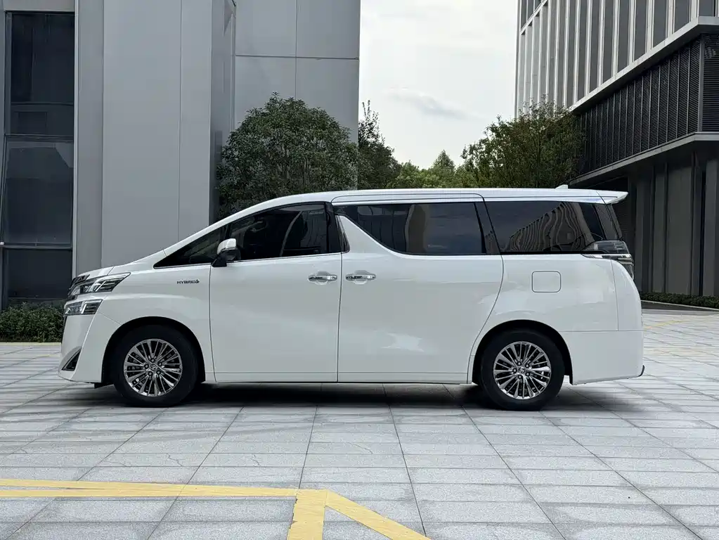 Toyota Vellfire — фото 7