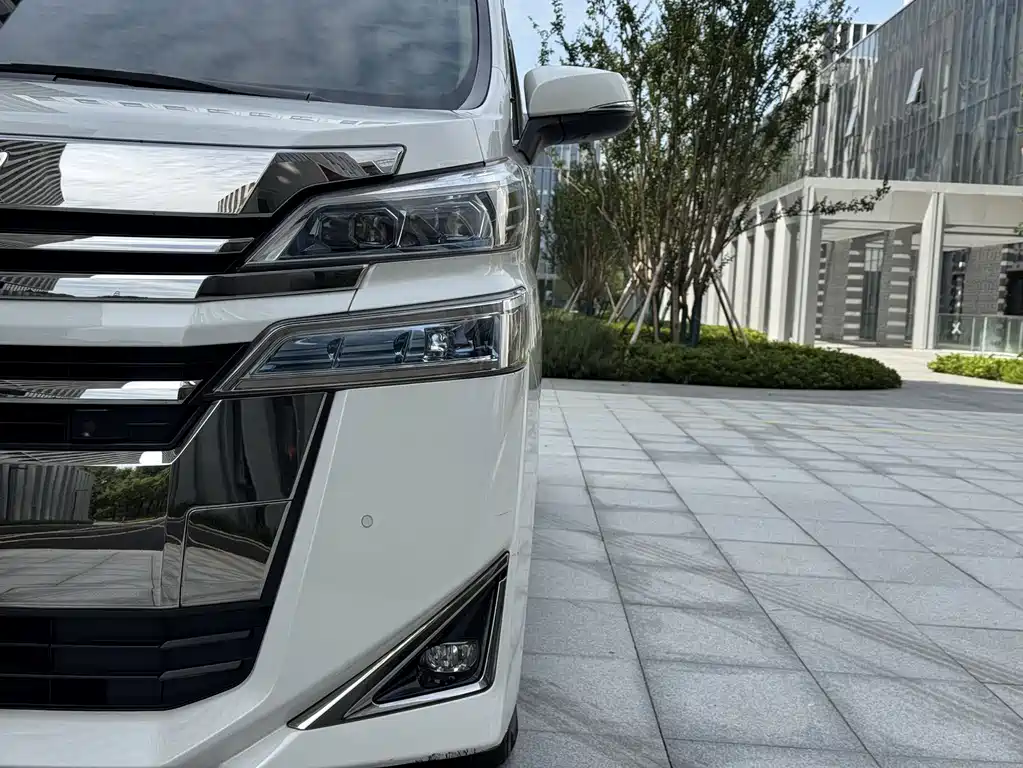 Toyota Vellfire — фото 8