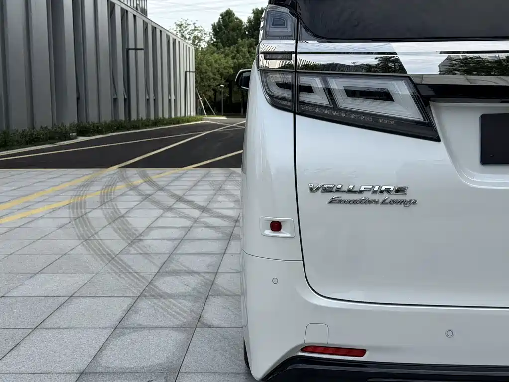 Toyota Vellfire — фото 9