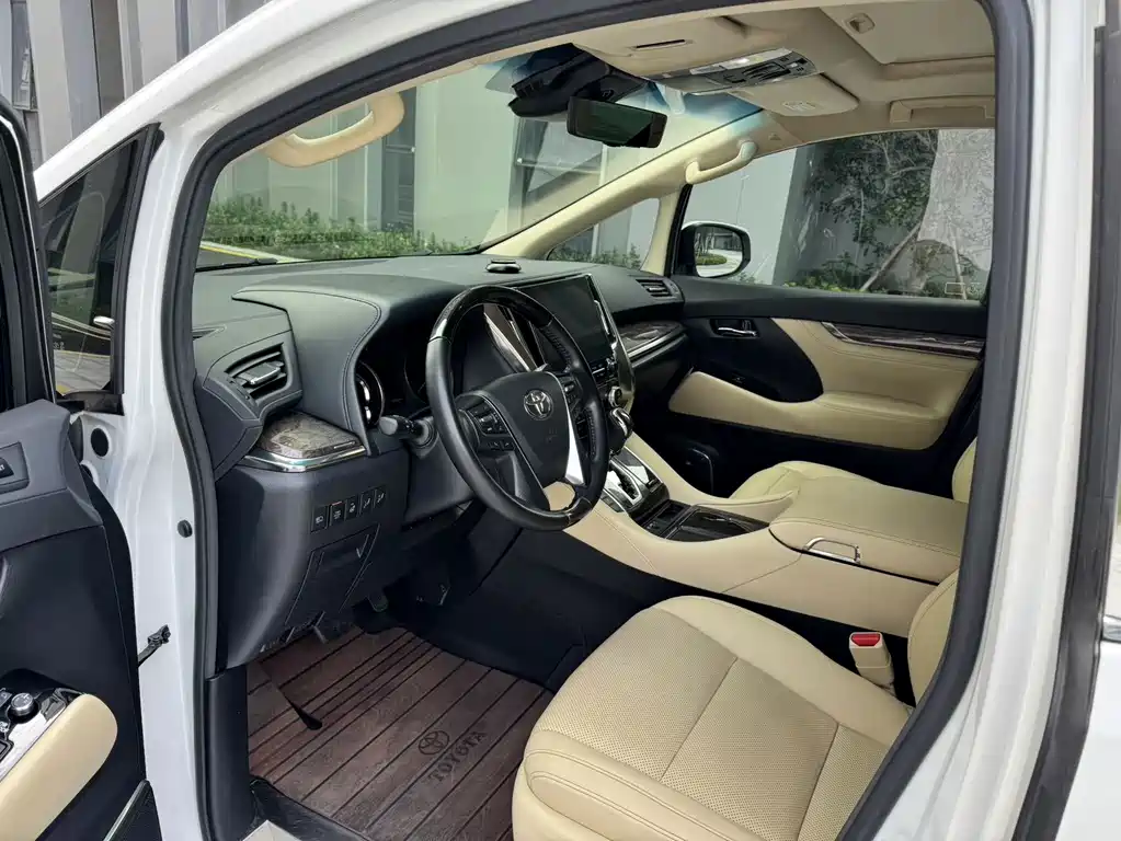 Toyota Vellfire — фото 10
