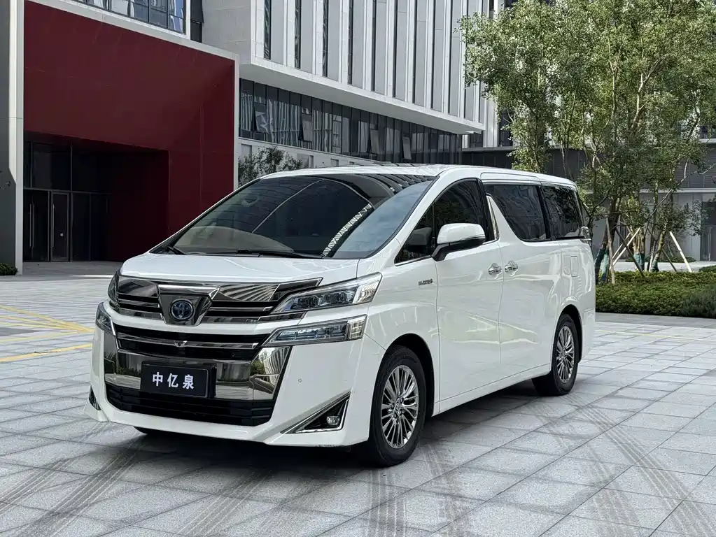 Toyota Vellfire — фото 1