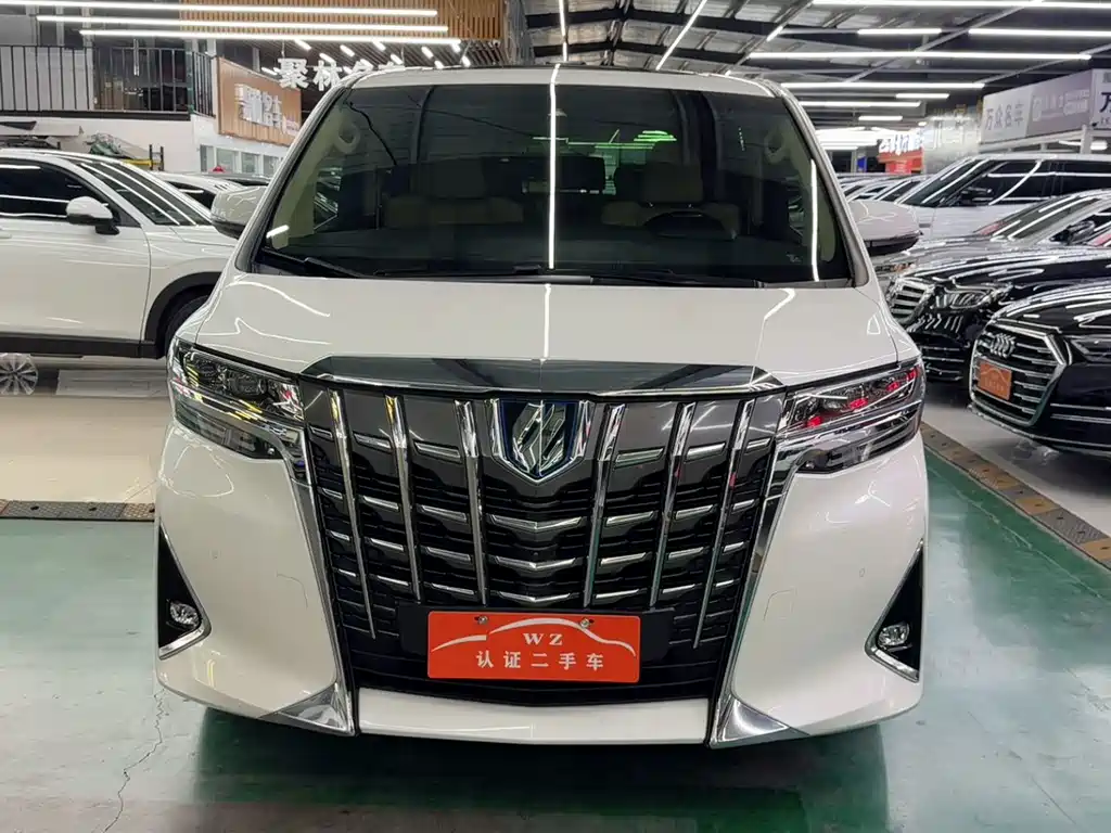 Toyota Alphard — фото 2