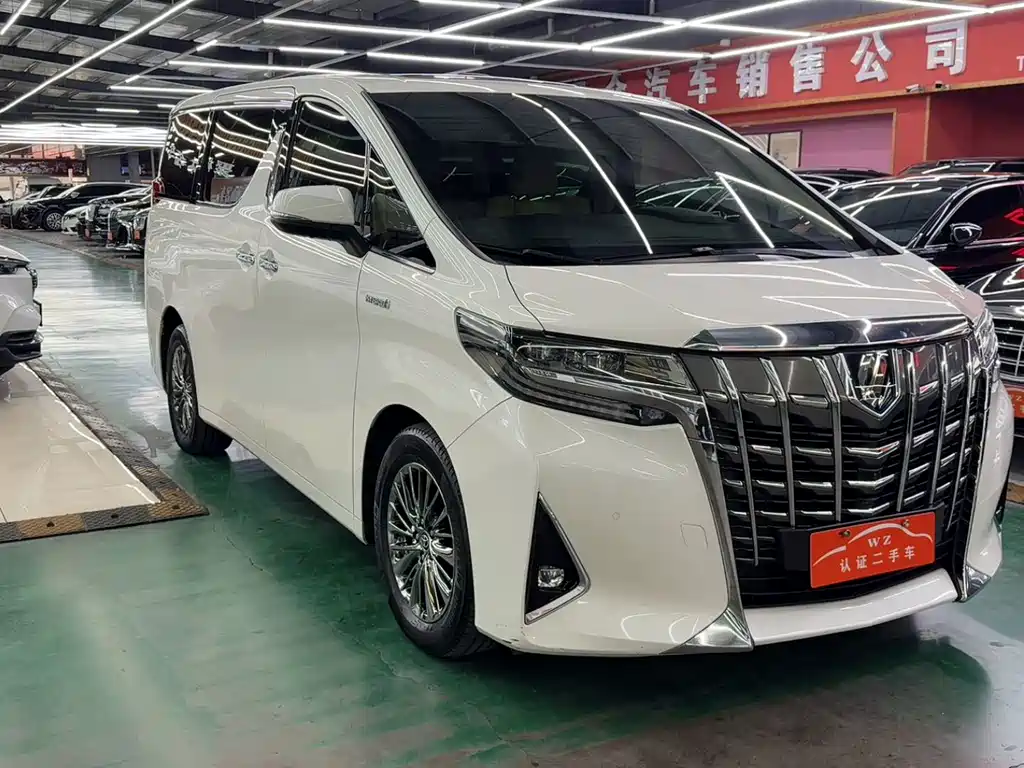 Toyota Alphard — фото 3