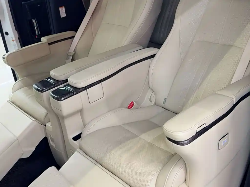 Toyota Alphard — фото 5