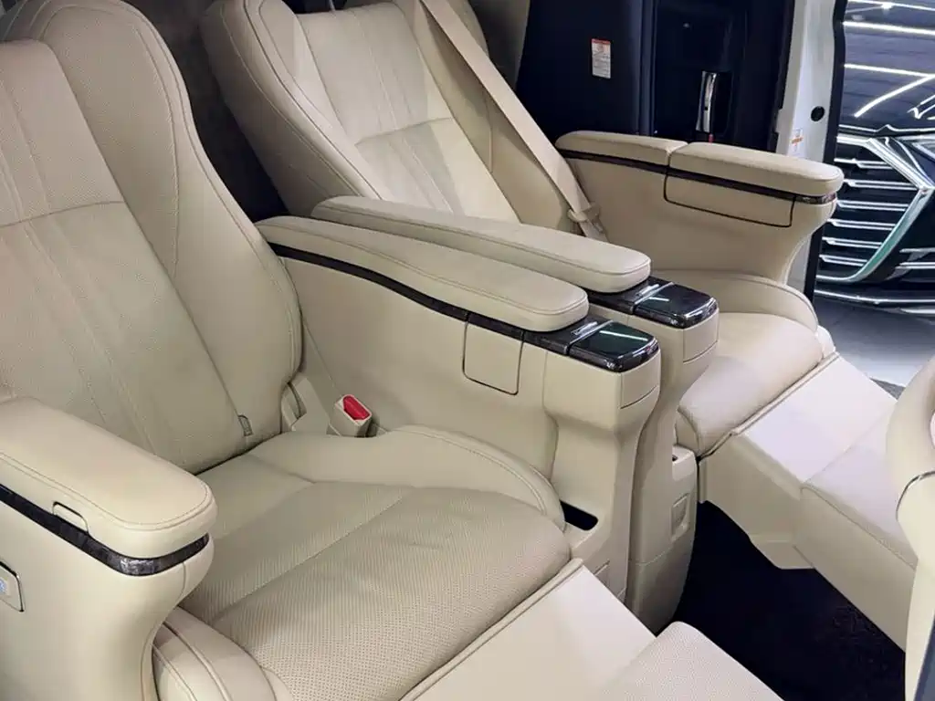 Toyota Alphard — фото 6