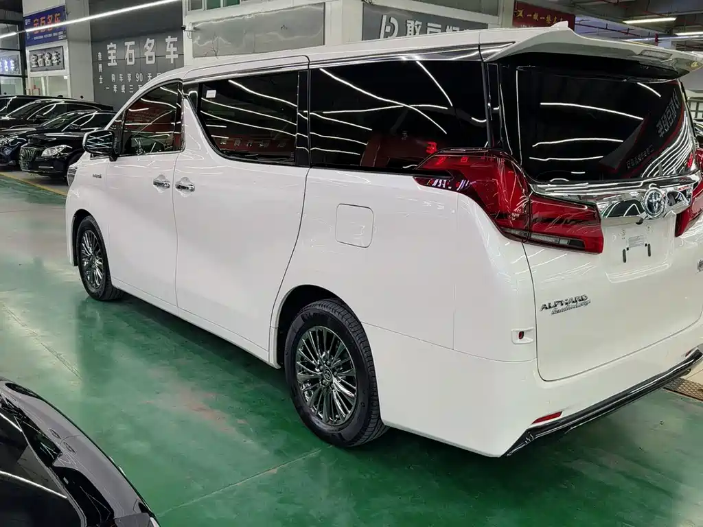 Toyota Alphard — фото 7
