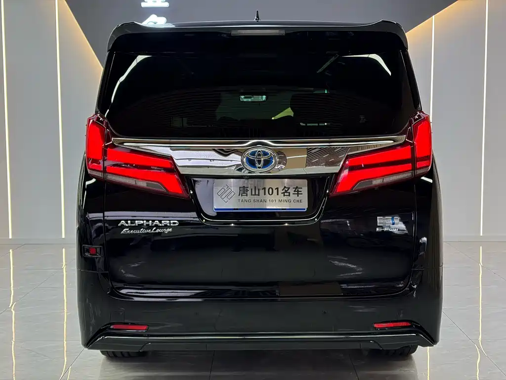 Toyota Alphard — фото 20