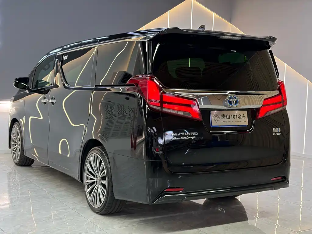 Toyota Alphard — фото 21