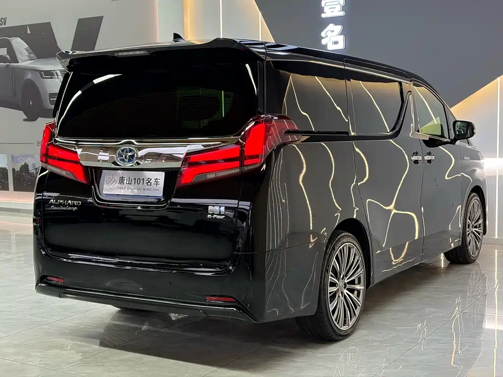 Toyota Alphard — фото 22