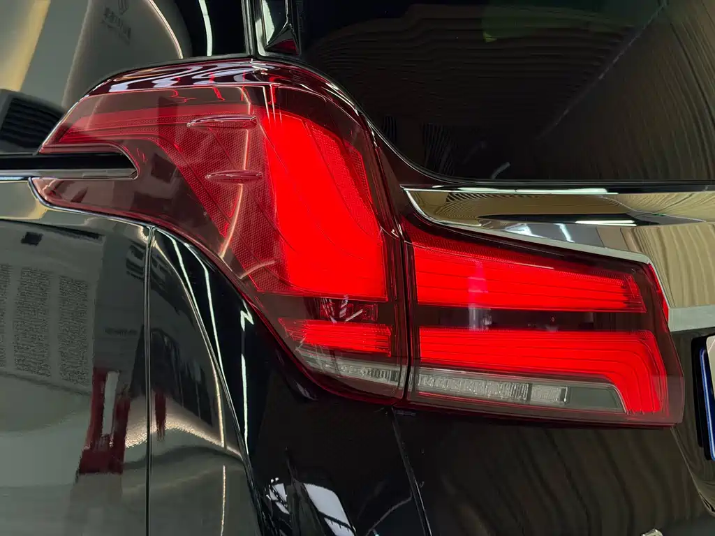 Toyota Alphard — фото 23