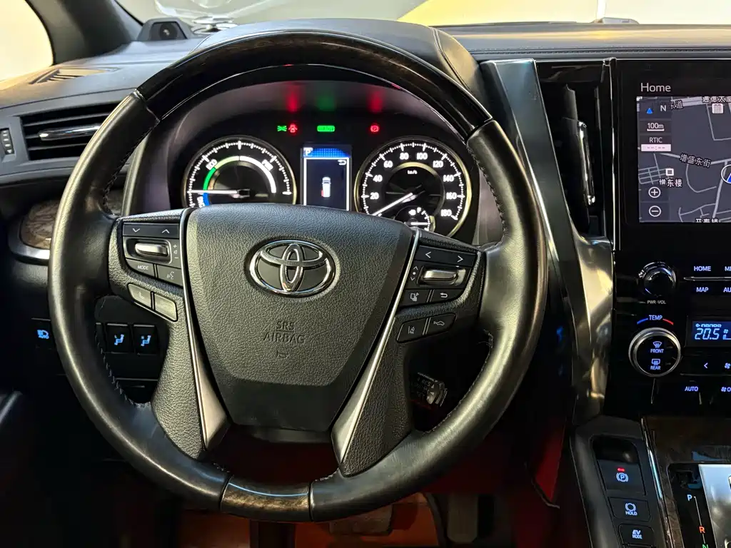 Toyota Alphard — фото 27