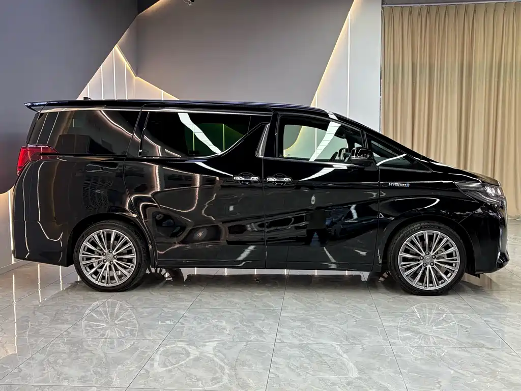 Toyota Alphard — фото 4