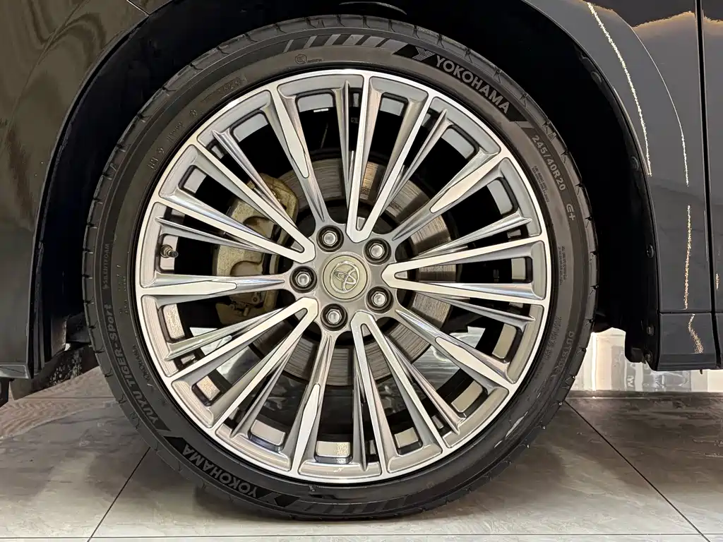 Toyota Alphard — фото 7