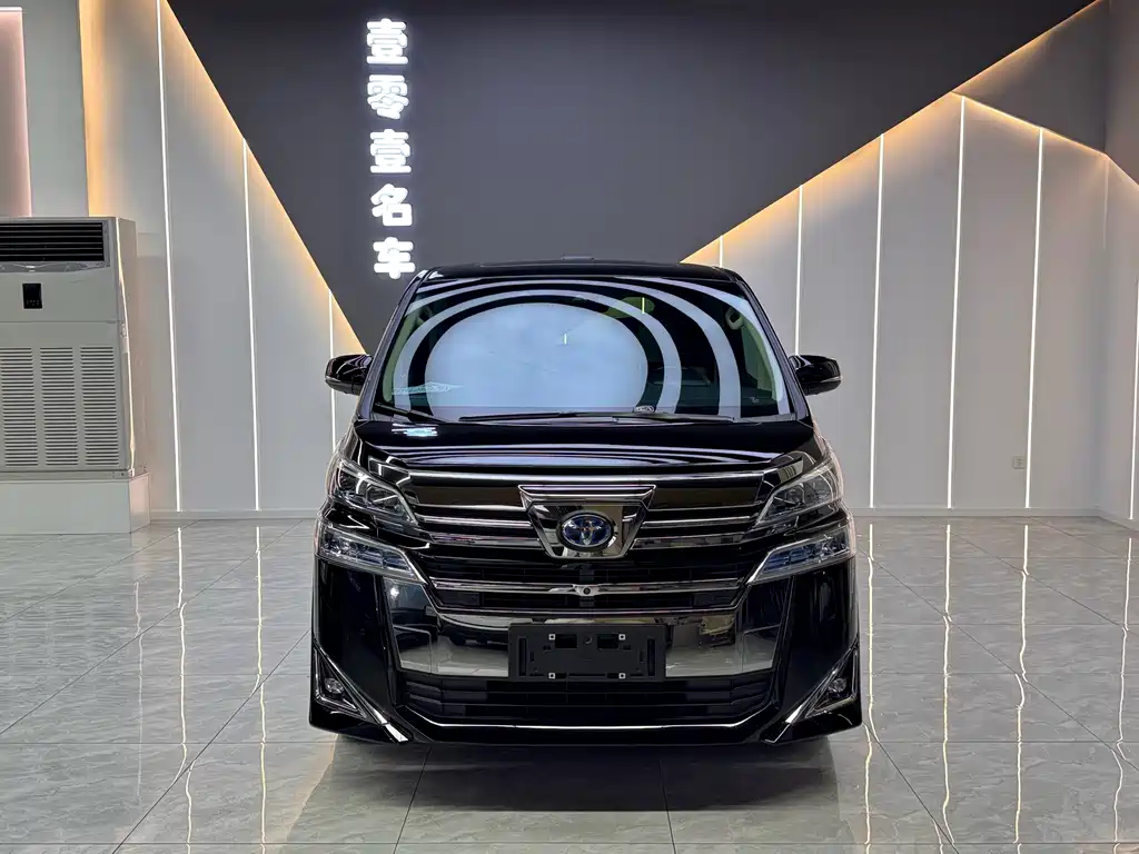 Toyota Vellfire — фото 2