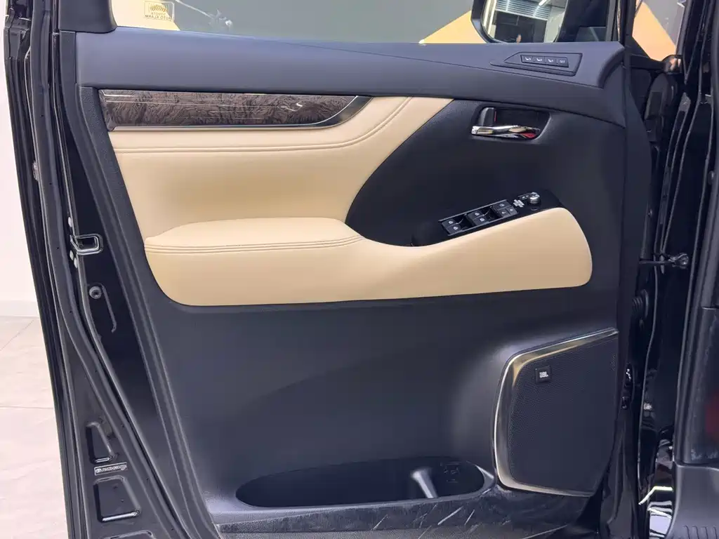 Toyota Vellfire — фото 14