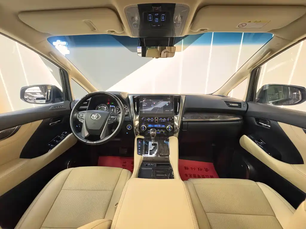 Toyota Vellfire — фото 24